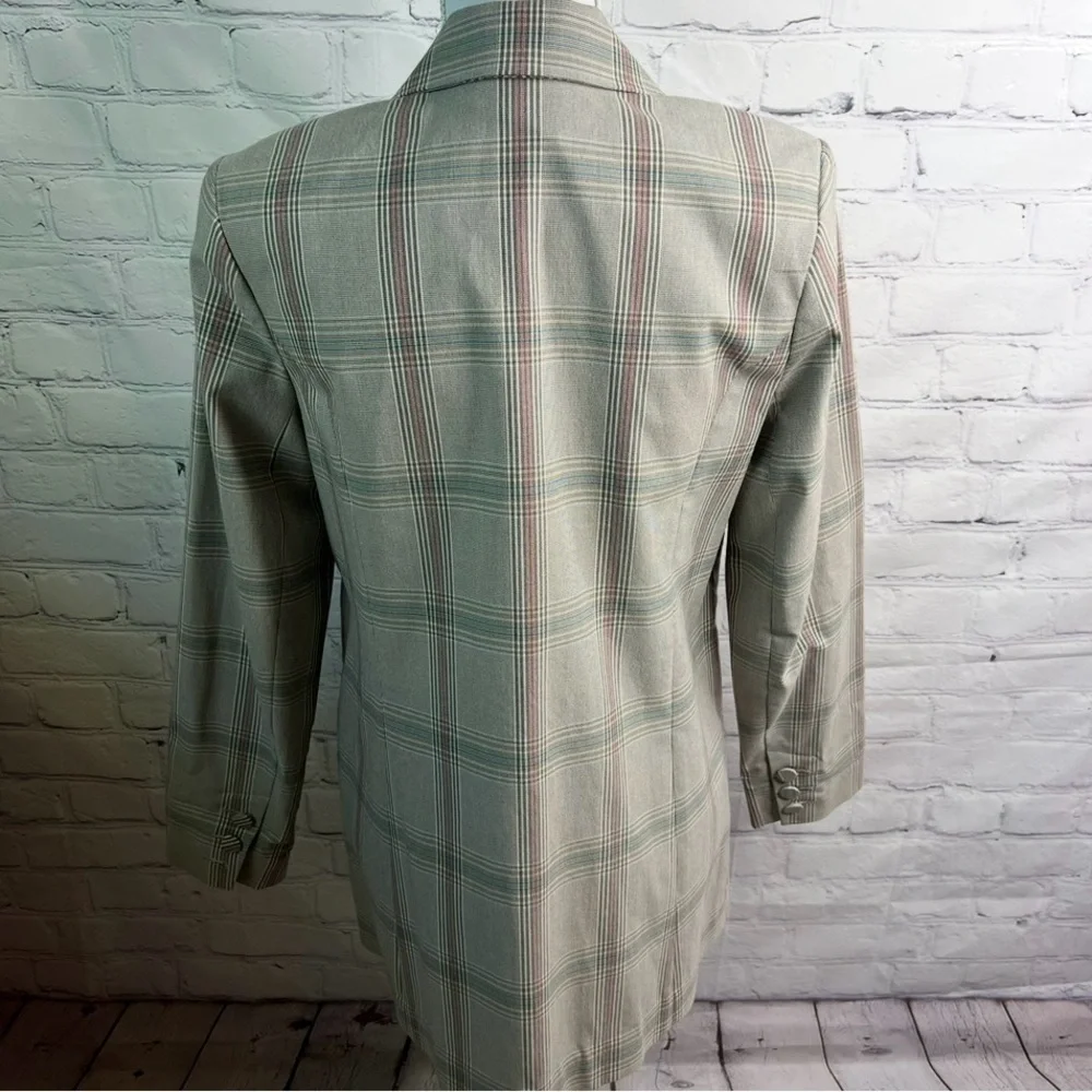 CABI Plaid Sleuth 90’s Style Boxy Blazer 8
